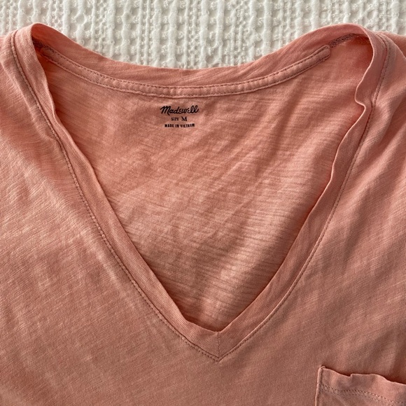 Madewell medium, v-neck, pink t-shirt - Picture 3 of 3
